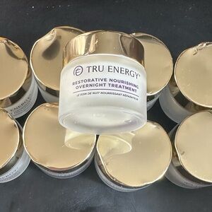 TRU ENERGY Restorative Nourishing Overnight Treatment lids damaged new inside